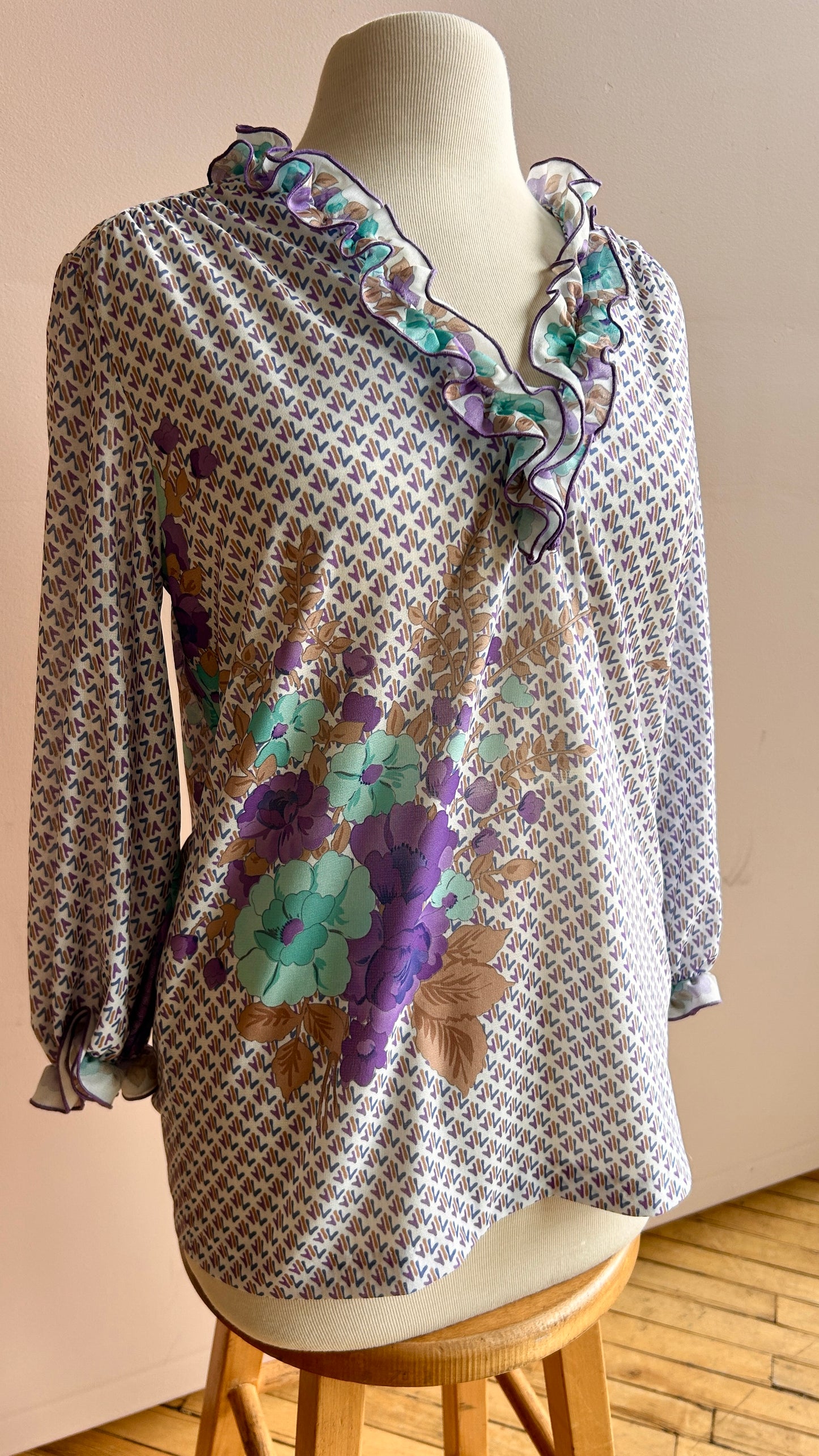 1970s white + purple peasant-style floral shirt, sz. medium/large