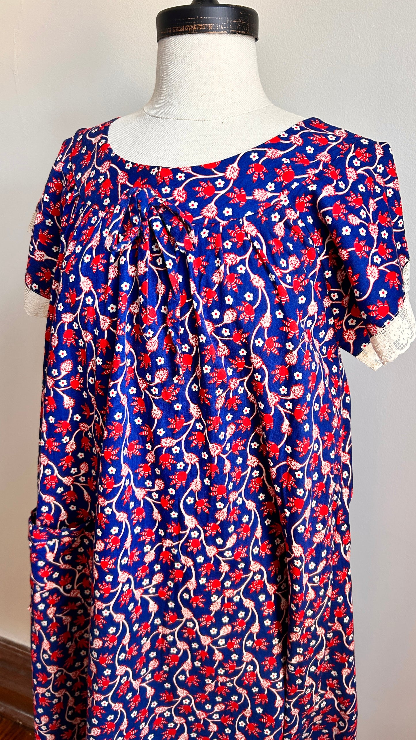1970s navy + red floral prairie dress, sz. large/XL
