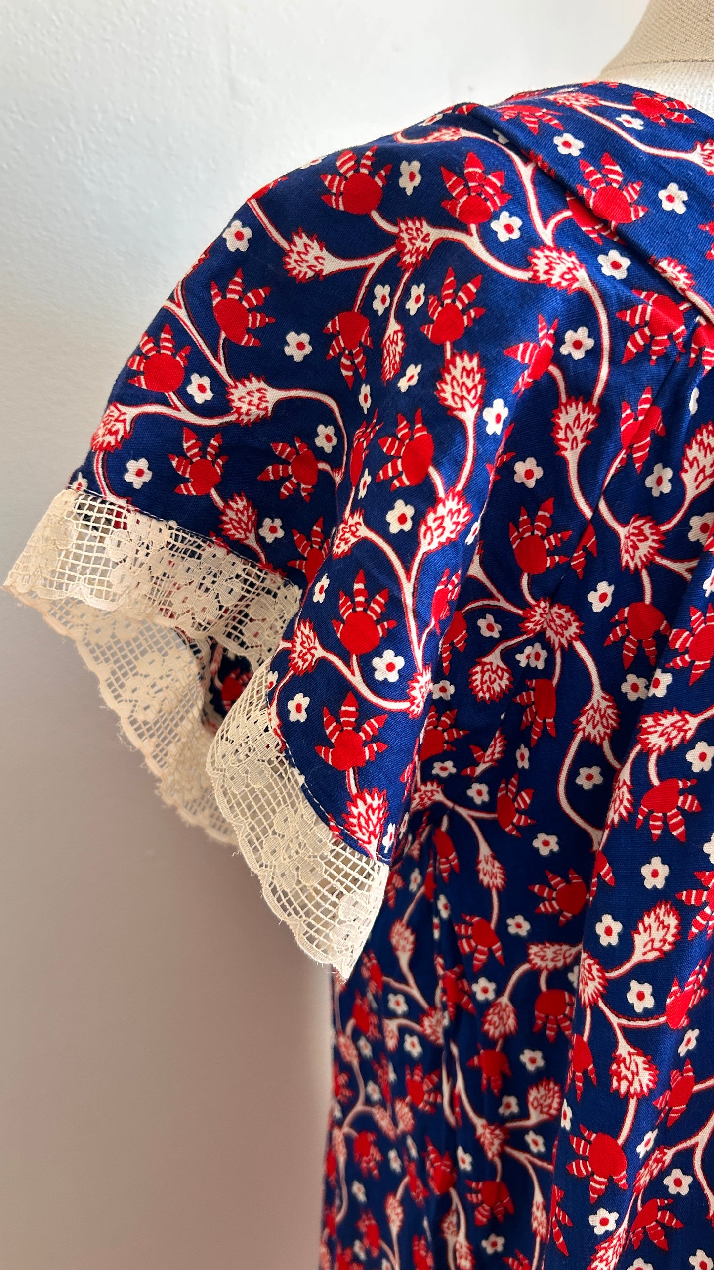 1970s navy + red floral prairie dress, sz. large/XL