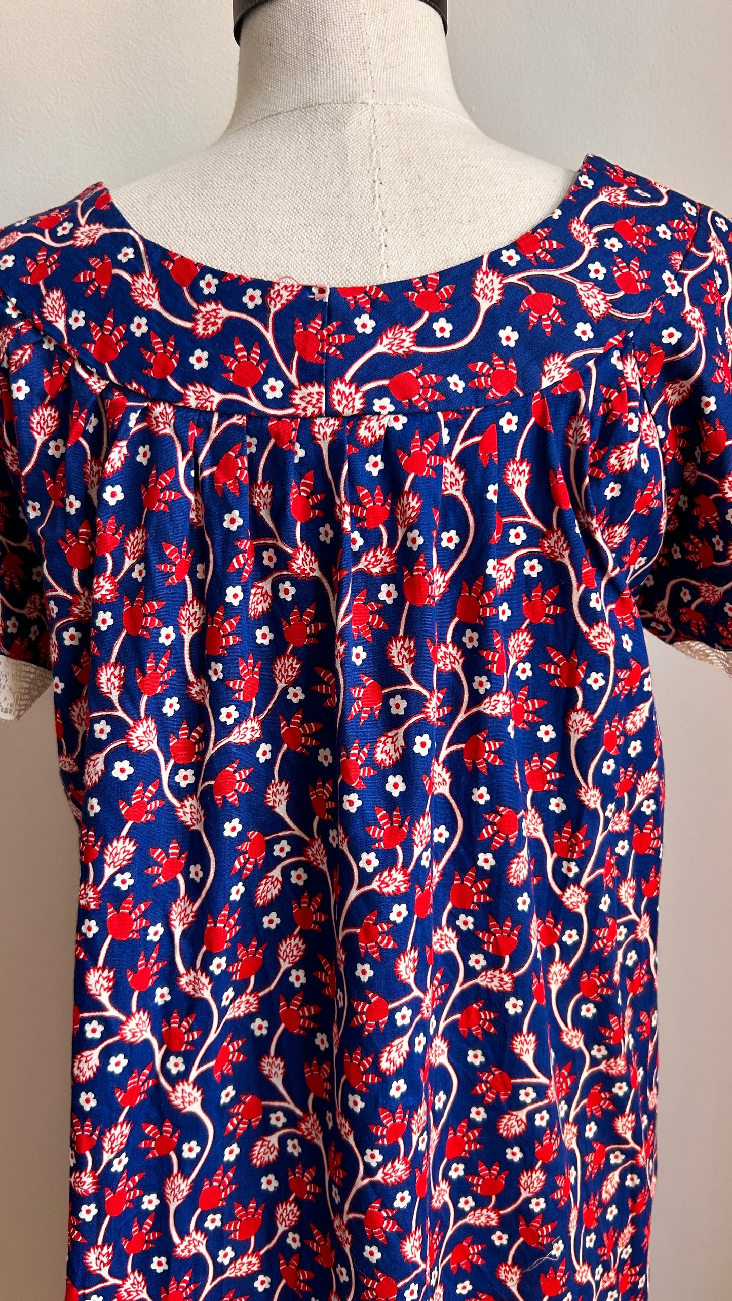 1970s navy + red floral prairie dress, sz. large/XL