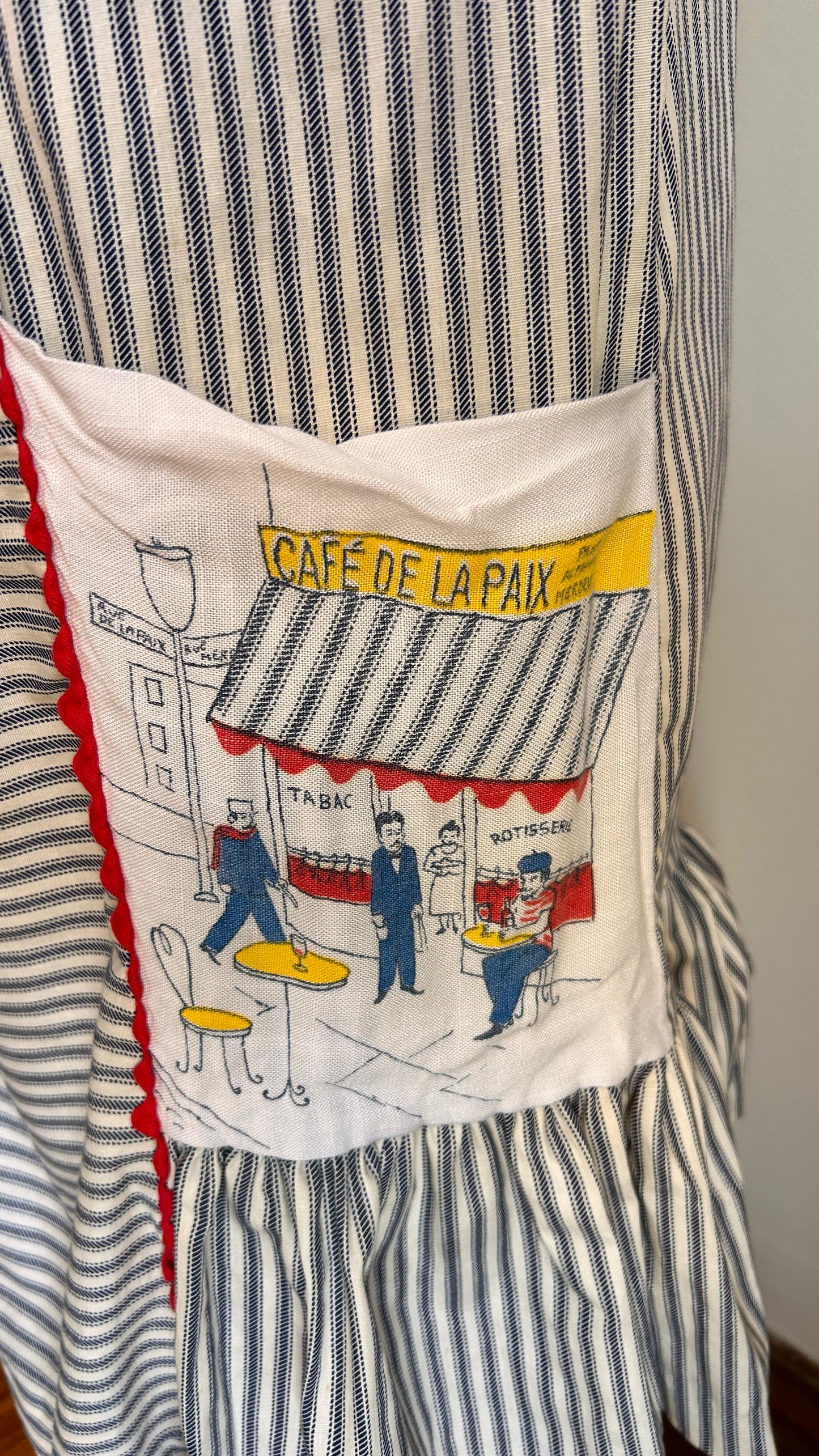 1950s striped mini shift dress with illustrated pockets, sz. small