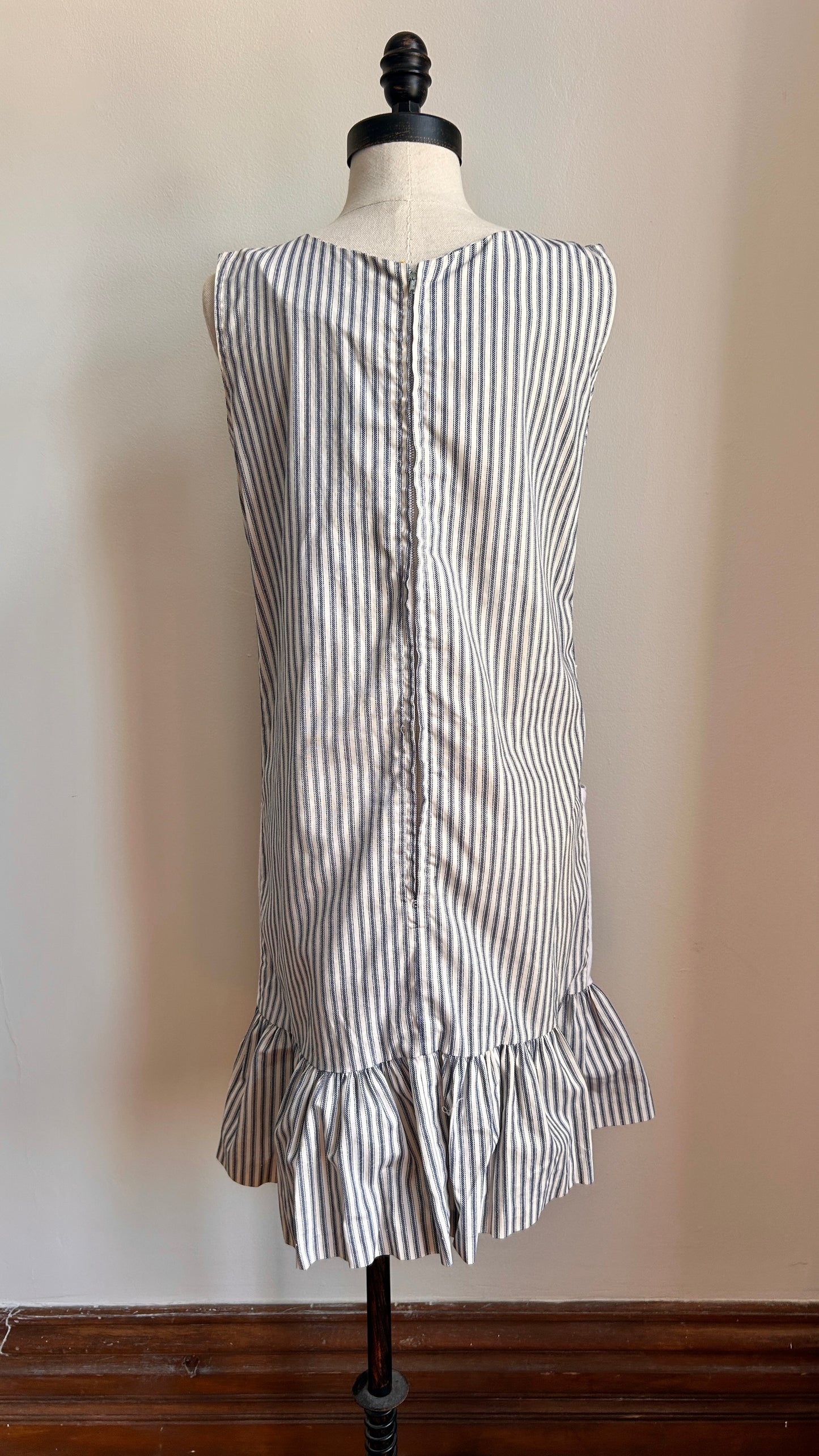 1950s striped mini shift dress with illustrated pockets, sz. small