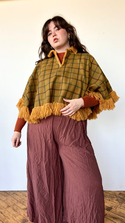 1970s green plaid wool cape, open size