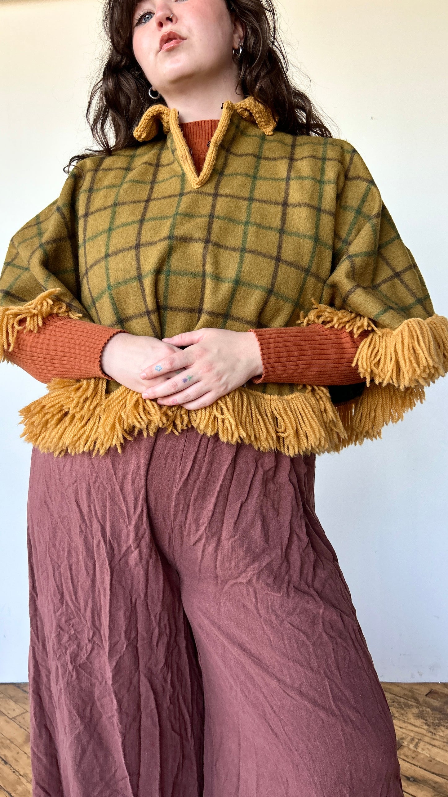 1970s green plaid wool cape, open size