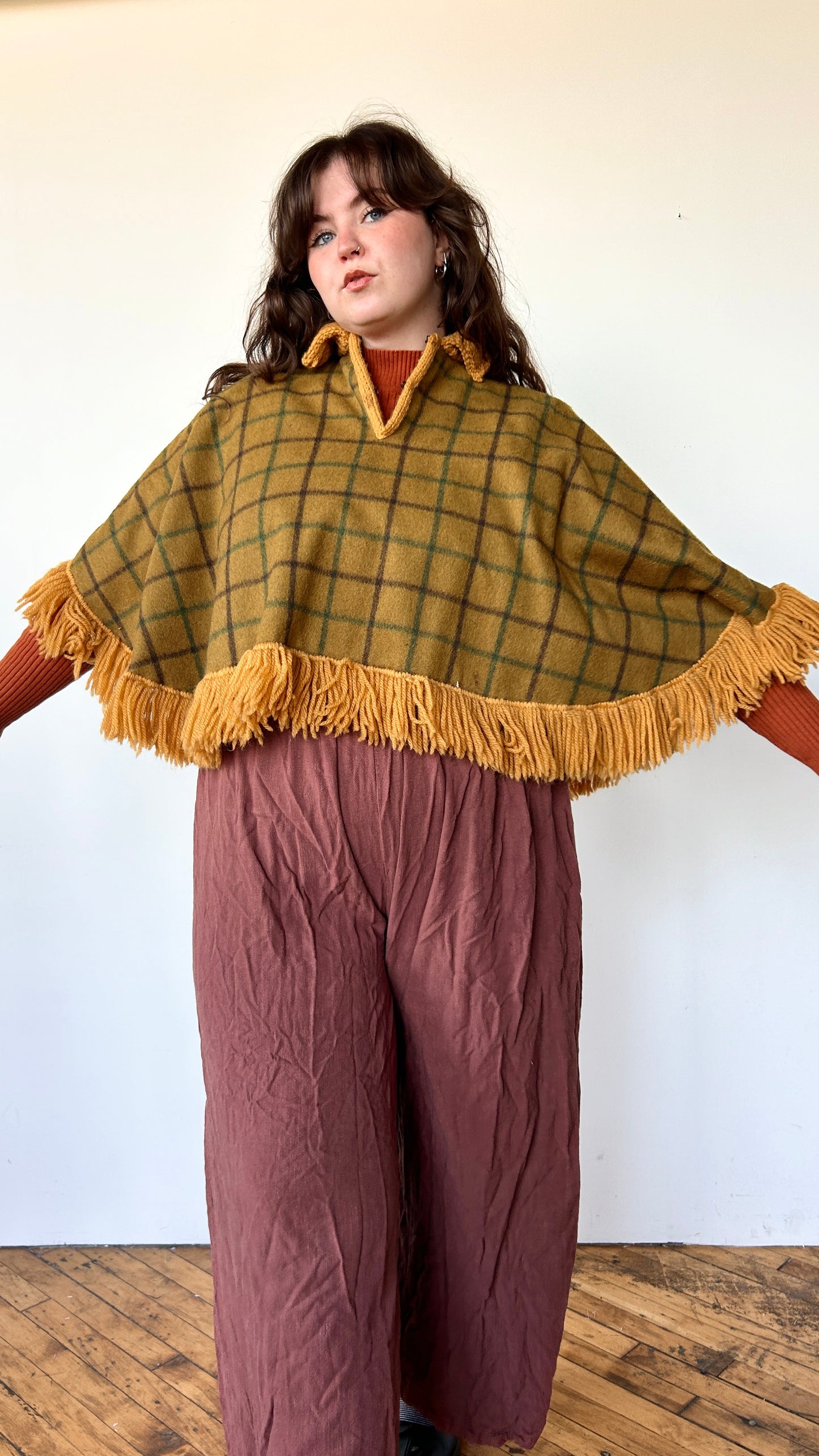 1970s green plaid wool cape, open size