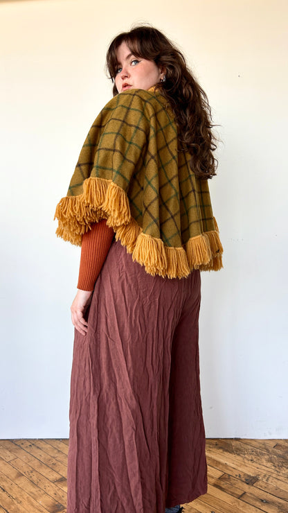 1970s green plaid wool cape, open size