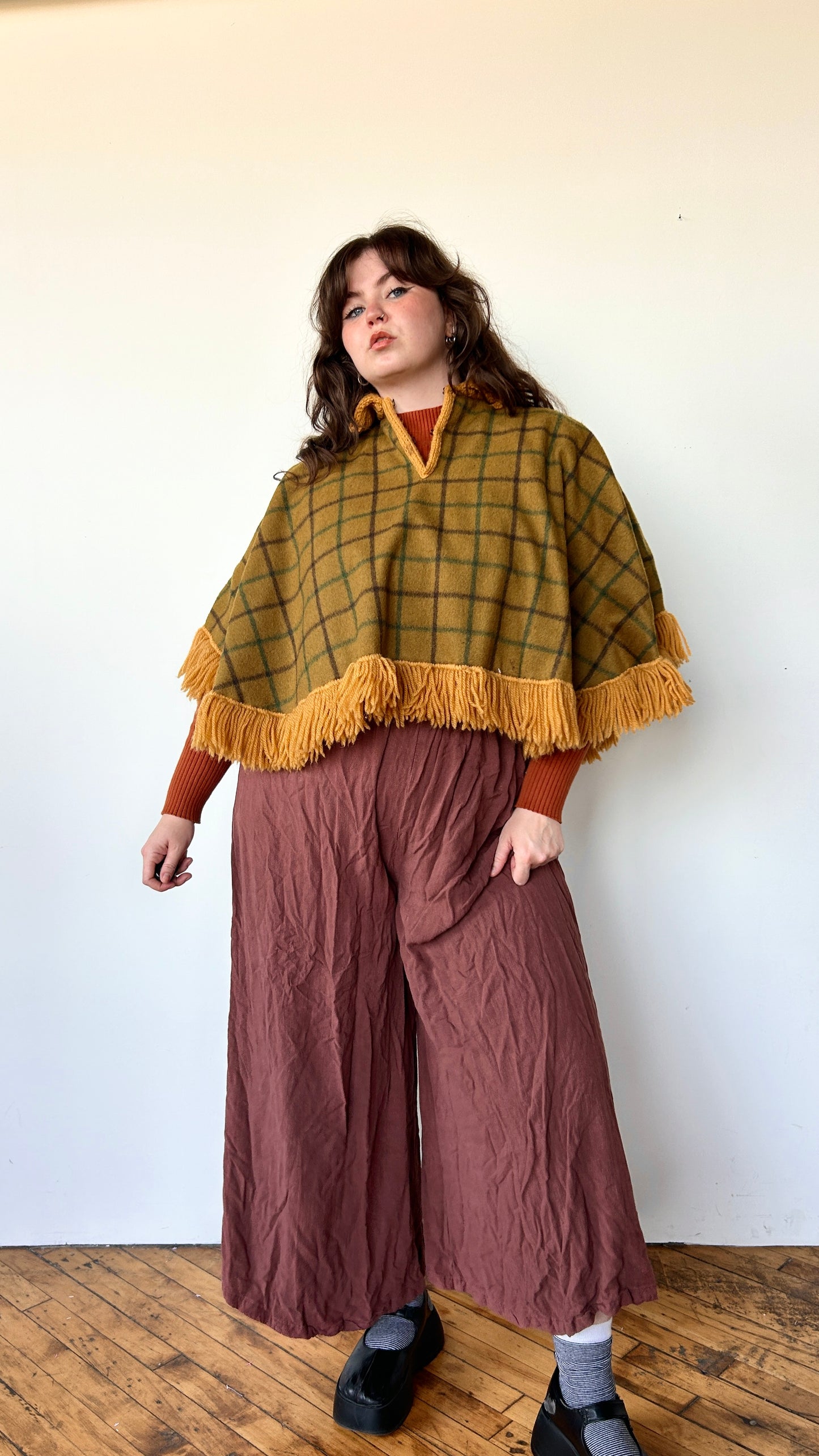 1970s green plaid wool cape, open size