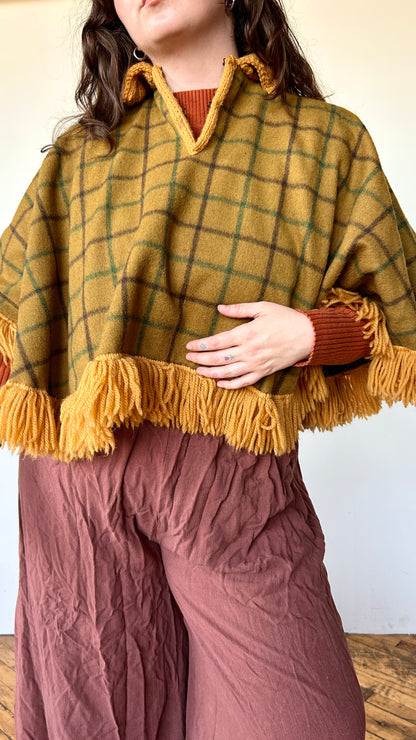 1970s green plaid wool cape, open size