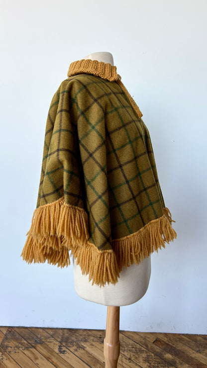 1970s green plaid wool cape, open size