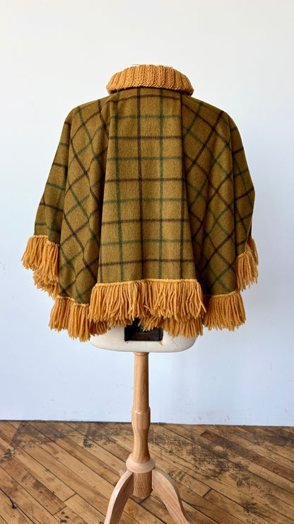 1970s green plaid wool cape, open size