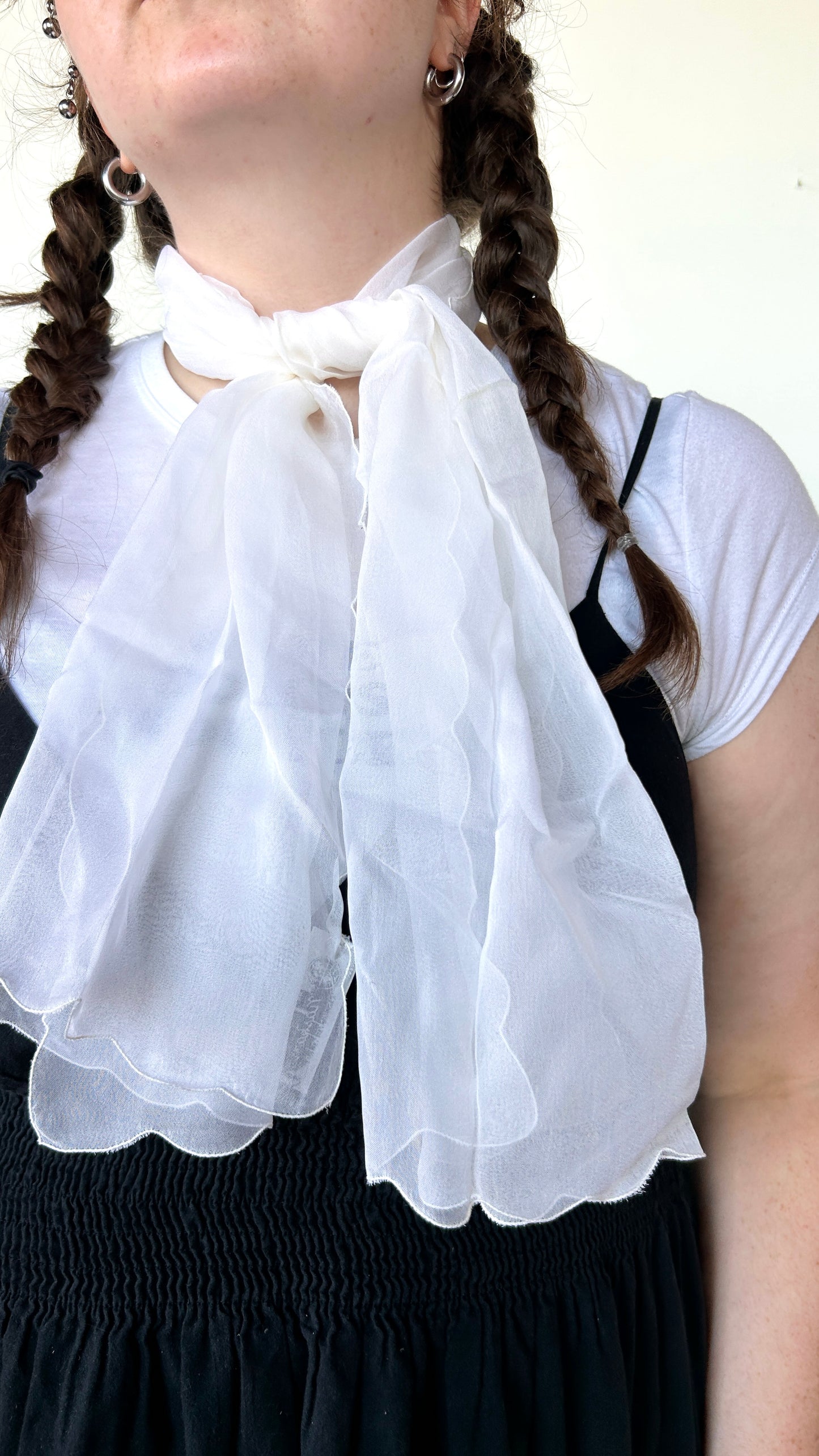 vintage white scalloped rectangle scarf