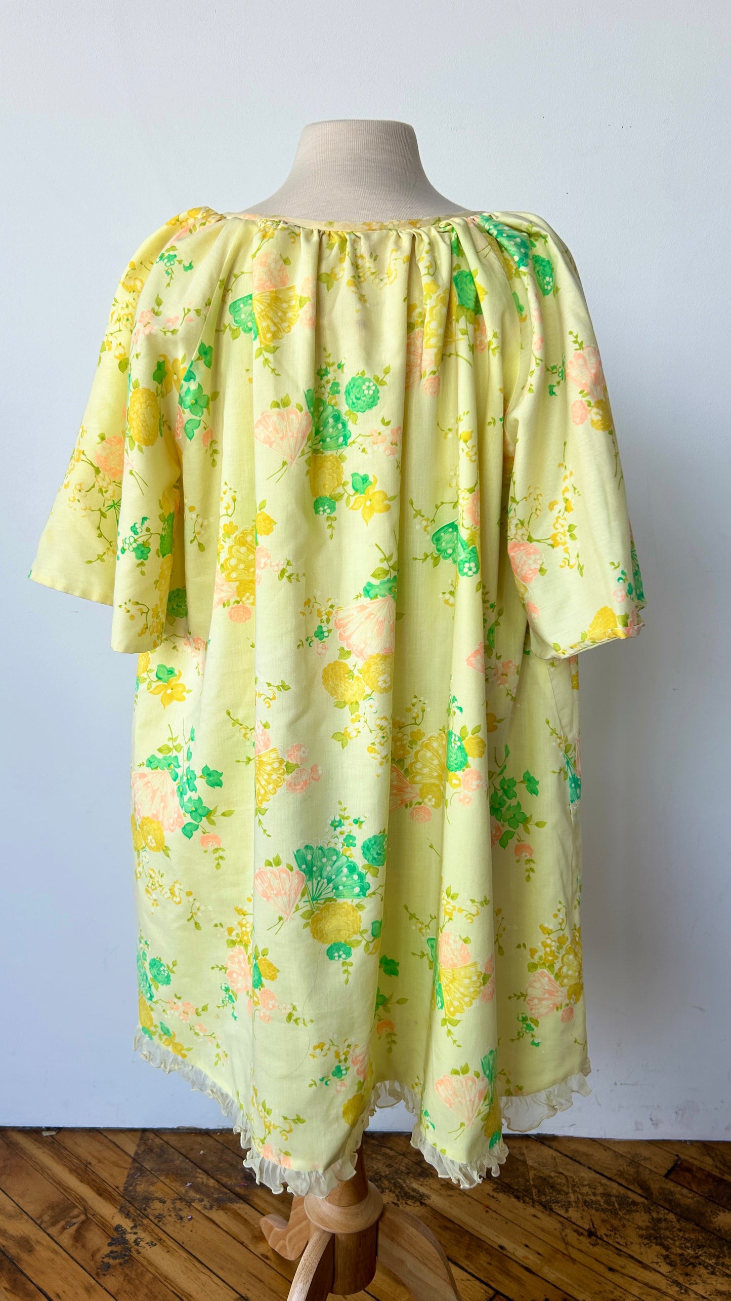 1960s yellow floral + fan house dress, sz. 1X/2X