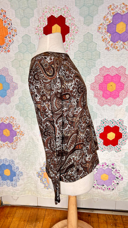 2000s brown + white paisley tee, sz. large