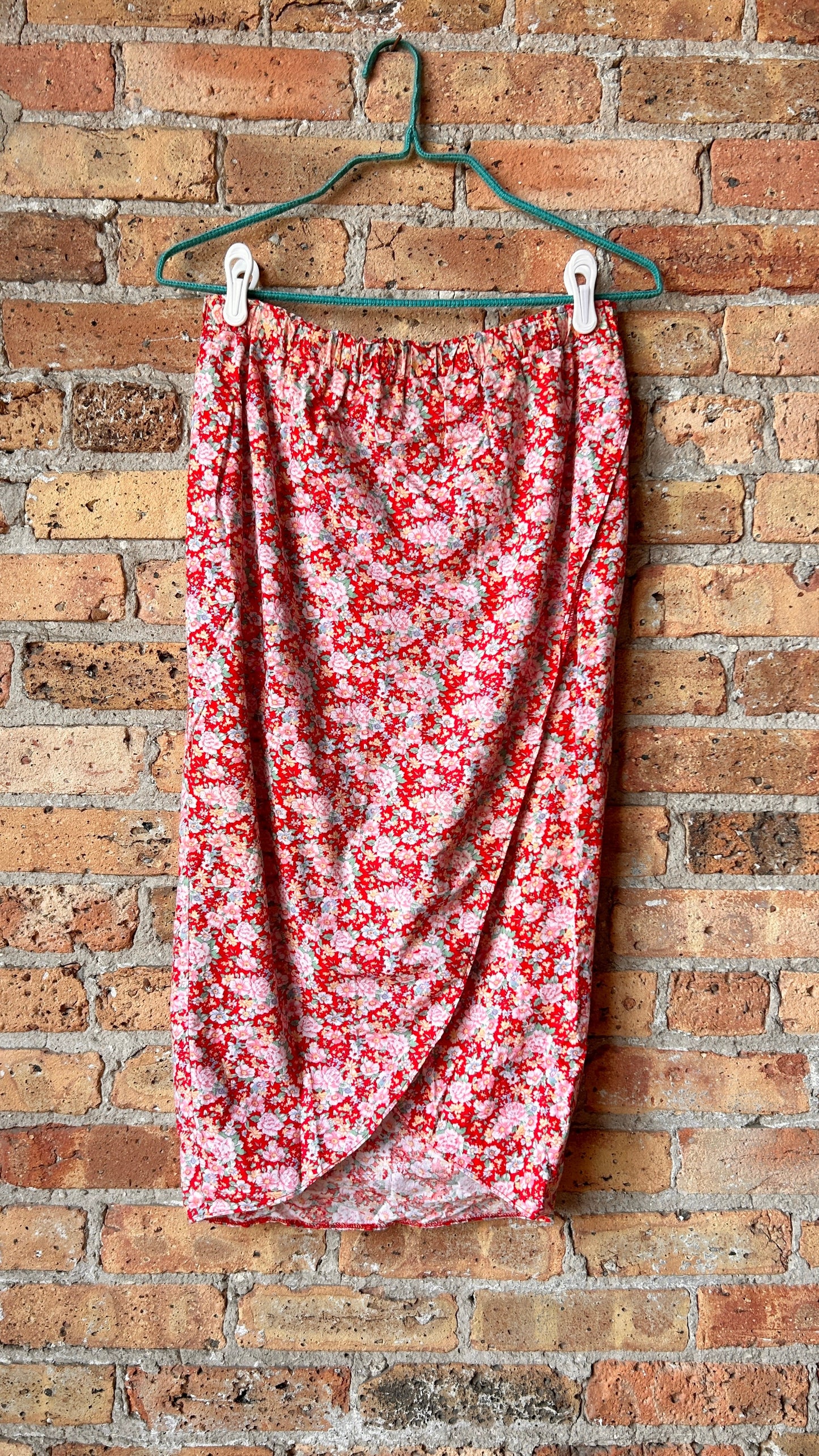 1980s red floral midi skirt, sz. medium